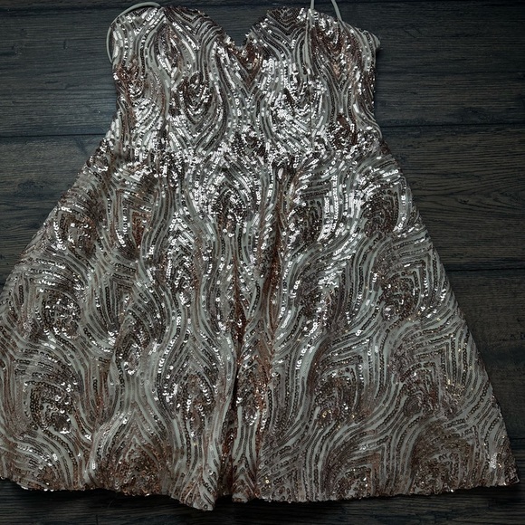 Windsor Cream and Gold Sequin Embellished Fabric - Picture 1 of 5